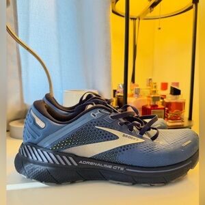 Brooks Women’s Running Shoes in Blue with Yellow Highlights